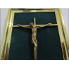 Crucifixo de bronze em veludo