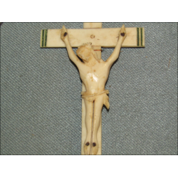 Pintura de crucifixo em osso