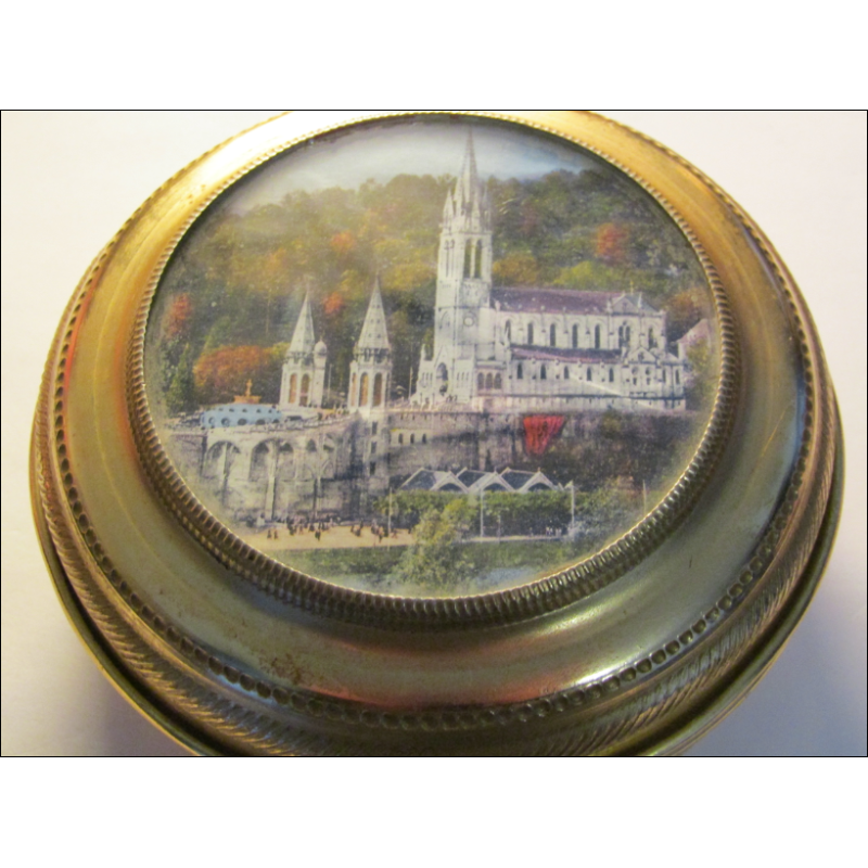 Antigua caja del santuario de Lourdes