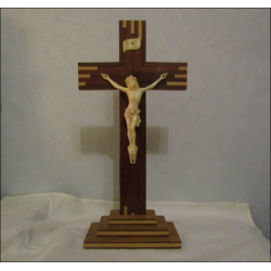 Crucifijo de altar en madera y plástico