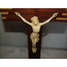 Crocifisso da altare in legno e plastica
