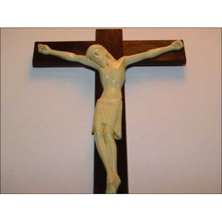 Crucifix en plastique 11 cm