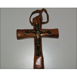 Crucifijo colgante Cristo Rey en madera de olivo y bronce 7 cm