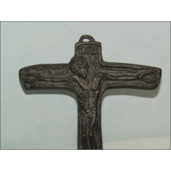 Crucifixo de parede antigo de bronze estilo medieval