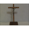 Crucifix d'autel sur socle en bois en bois et métal argenté 20 cm