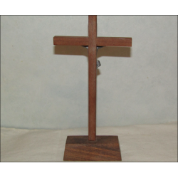 Crucifijo de altar sobre base de madera en madera y metal plateado 20 cm