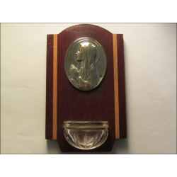 Soporte de Pared Pila de Agua Bendita de Madera con Medallón de la Virgen Orante Firmado Escudero