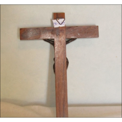 Crucifix in oak wood and bronze with brown patina 16 cm