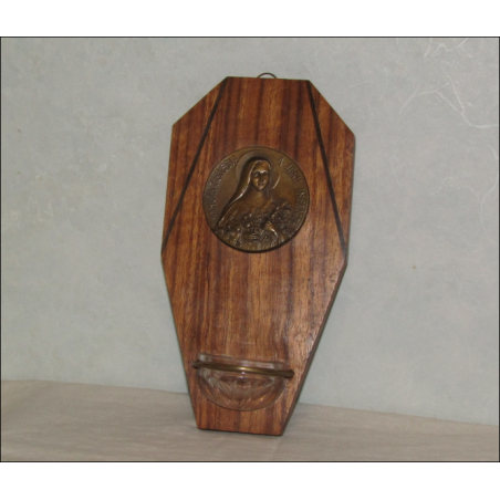 Fonte battesimale in legno intarsiato con Santa Teresa Gesù Bambino 18 cm