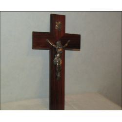 Crocifisso ligneo laccato con Cristo in bronzo tra inizio e metà del Novecento firmato Escudero