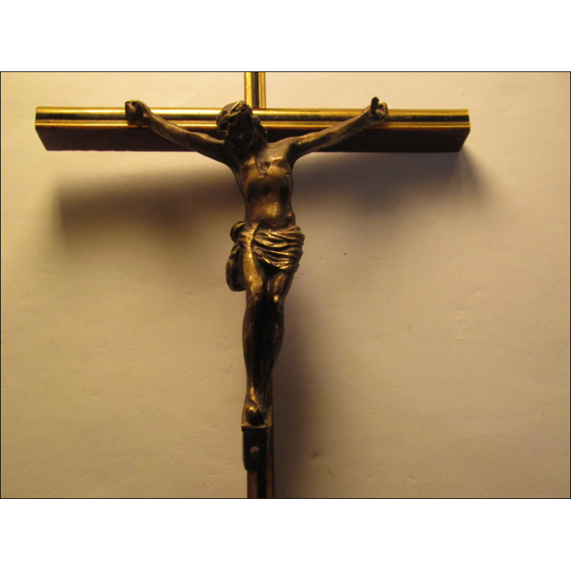 Crucifijo de pared mediano en madera, bronce y latón estilo XIX 16,5 cm