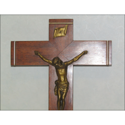 Crocifisso da parete in legno laccato, bronzo e ottone con altezza 25 cm inizio Novecento